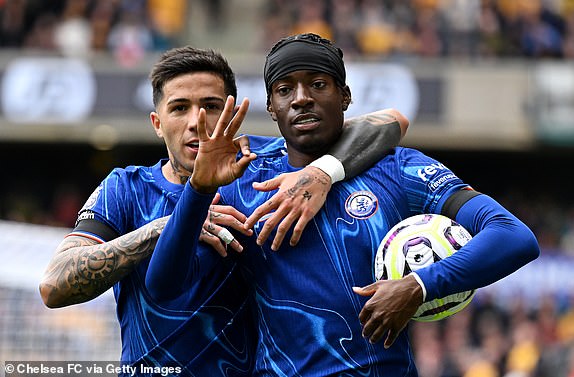 WOLVERHAMPTON, ENGLAND - AUGUST 25: Noni Madueke of Chelsea celebrates scoring his team's fifth goal, to complete his hat-trick, with teammate Enzo Fernandez during the Premier League match between Wolverhampton Wanderers FC and Chelsea FC at Molineux on August 25, 2024 in Wolverhampton, England. (Photo by Darren Walsh/Chelsea FC via Getty Images)