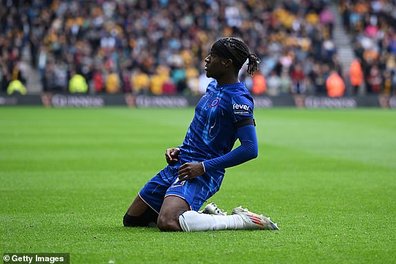 WOLVERHAMPTON, ENGLAND - AUGUST 25: Noni Madueke of Chelsea celebrates scoring his team's fourth goal during the Premier League match between Wolverhampton Wanderers FC and Chelsea FC at Molineux on August 25, 2024 in Wolverhampton, England. (Photo by Shaun Botterill/Getty Images)