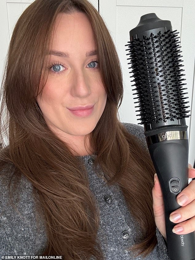 I've got fine hair, but a lot of it, so I was pleasantly surprised at how quickly the ghd Duet Blowdry got it dry, smooth, shiny and straight sans frizz and I loved the full-bodied bounce it gives to my ends