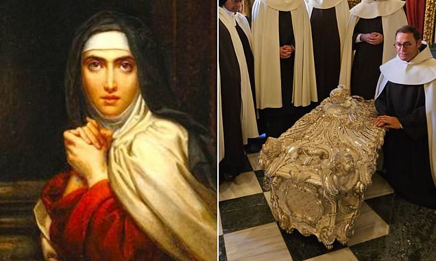 Perfectly preserved corpse of Saint Teresa who died 450 years ago is hailed a 'miracle'