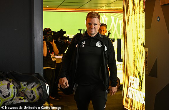 WOLVERHAMPTON, ENGLAND - SEPTEMBER 15: Newcastle United Head Coach Eddie Howe  arrives for the Premier League match between Wolverhampton Wanderers FC and Newcastle United FC at Molineux on September 15, 2024 in Wolverhampton, England. (Photo by Serena Taylor/Newcastle United via Getty Images)