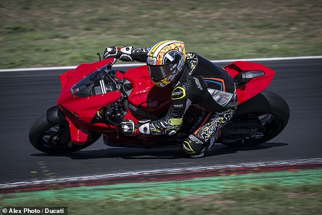 This is the first new model with the Ducati Vehicle Observer system. This uses an algorithm developed by MotoGP technicians to optimise multiple rider aids at any given moment