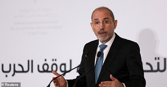 Jordanian Foreign Minister Ayman Safadi attends a press conference, in Amman, Jordan September 18, 2024. REUTERS/Alaa Al Sukhni