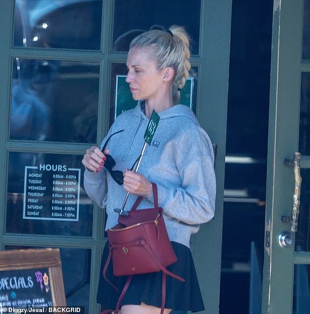 Later, the mother-of-three was spotted grabbing a bite to eat at a local restaurant