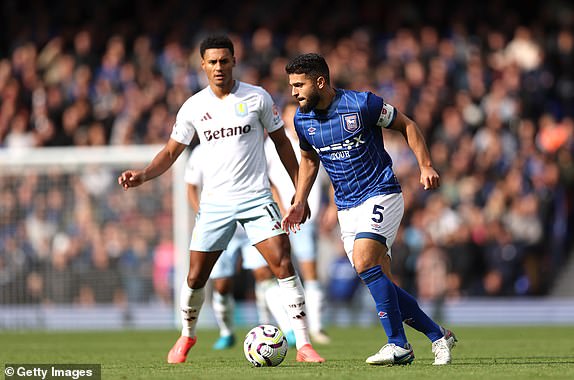 IPSWICH, ENGLAND - SEPTEMBER 29: Sam Morsy of Ipswich Town runs with the ball under pressure from Ollie Watkins of Aston Villa during the Premier League match between Ipswich Town FC and Aston Villa FC at Portman Road on September 29, 2024 in Ipswich, England. (Photo by Julian Finney/Getty Images)