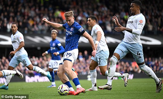 IPSWICH, ENGLAND - SEPTEMBER 29: Liam Delap of Ipswich Town scores his team's second goal  during the Premier League match between Ipswich Town FC and Aston Villa FC at Portman Road on September 29, 2024 in Ipswich, England. (Photo by Justin Setterfield/Getty Images)