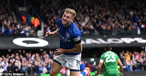 IPSWICH, ENGLAND - SEPTEMBER 29: Liam Delap of Ipswich Town celebrates scoring his team's second goal during the Premier League match between Ipswich Town FC and Aston Villa FC at Portman Road on September 29, 2024 in Ipswich, England. (Photo by Justin Setterfield/Getty Images)