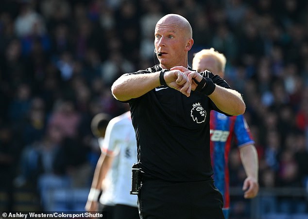 Referee Simon Hooper did not award a penalty kick, before the VAR agreed with his decision