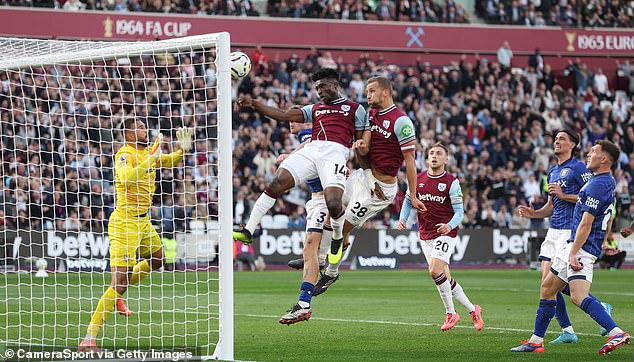 Forward Mohammed Kudus' headed goal put the Hammers 2-1 up just before half time