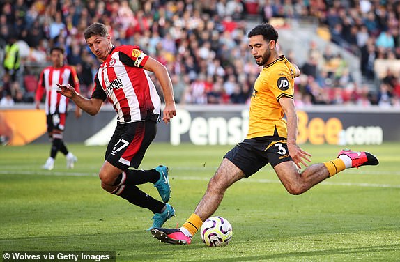 BRENTFORD, ENGLAND - OCTOBER 05: Rayan Ait-Nouri of Wolverhampton Wanderers scores his team's third goal whilst under pressure from Vitaly Janelt of Brentford during the Premier League match between Brentford FC and Wolverhampton Wanderers FC at Brentford Community Stadium on October 05, 2024 in Brentford, England. (Photo by Jack Thomas - WWFC/Wolves via Getty Images)