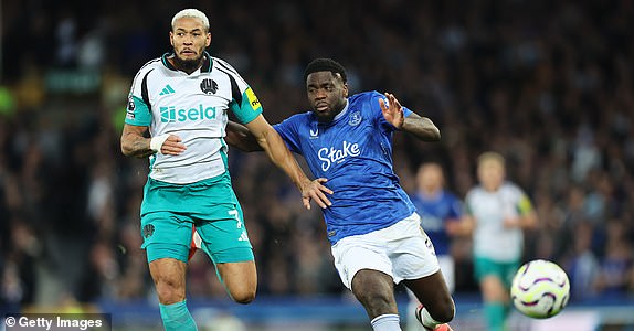 LIVERPOOL, ENGLAND - OCTOBER 05: Joelinton of Newcastle United battles for possession with Orel Mangala of Everton  during the Premier League match between Everton FC and Newcastle United FC at Goodison Park on October 05, 2024 in Liverpool, England. (Photo by Jan Kruger/Getty Images)