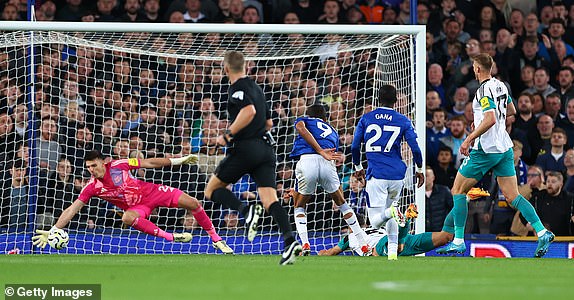 LIVERPOOL, ENGLAND - OCTOBER 5: Nick Pope of Newcastle United saves from Dominic Calvert-Lewin of Everton during the Premier League match between Everton FC and Newcastle United FC at Goodison Park on October 5, 2024 in Liverpool, England. (Photo by Robbie Jay Barratt - AMA/Getty Images)