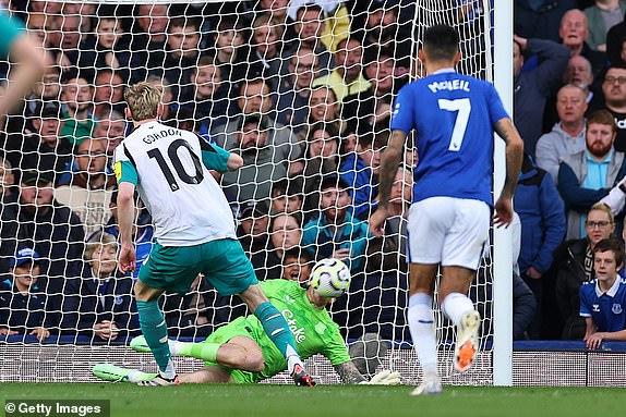 LIVERPOOL, ENGLAND - OCTOBER 5: Jordan Pickford of Everton saves a penalty from Anthony Gordon of Newcastle United during the Premier League match between Everton FC and Newcastle United FC at Goodison Park on October 5, 2024 in Liverpool, England. (Photo by Robbie Jay Barratt - AMA/Getty Images)