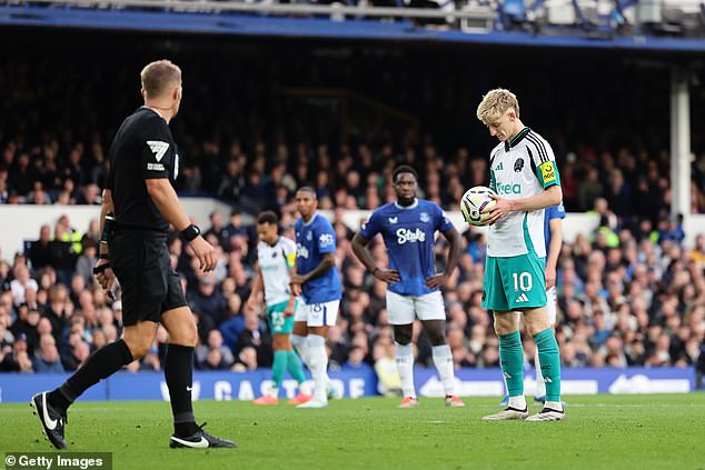 Gordon was denied from the spot in a goalless Goodison Park draw on Saturday