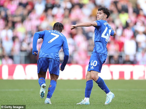 SOUTHAMPTON, ENGLAND - OCTOBER 19: Facundo Buonanotte of Leicester City celebrates scoring his team's first goal during the Premier League match between Southampton FC and Leicester City FC at St Mary's Stadium on October 19, 2024 in Southampton, England. (Photo by Dan Istitene/Getty Images)