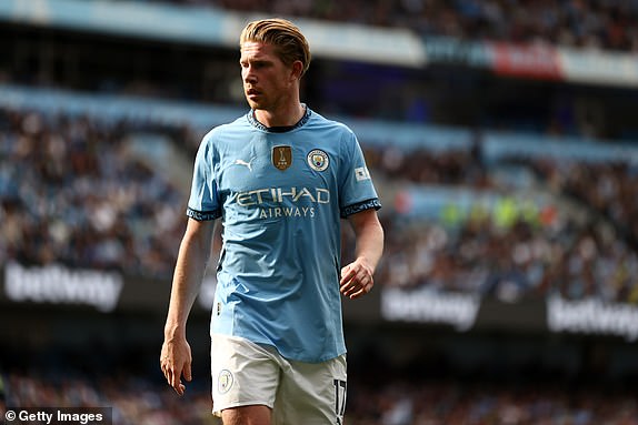 MANCHESTER, ENGLAND - SEPTEMBER 14: Kevin De Bruyne of Manchester City during the Premier League match between Manchester City FC and Brentford FC at Etihad Stadium on September 14, 2024 in Manchester, England. (Photo by Naomi Baker/Getty Images)