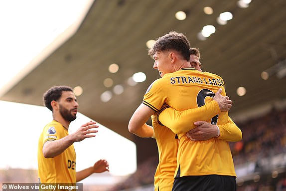 WOLVERHAMPTON, ENGLAND - OCTOBER 20: Joergen Strand Larsen of Wolverhampton Wanderers celebrates scoring his team's first goal with teammates during the Premier League match between Wolverhampton Wanderers FC and Manchester City FC at Molineux on October 20, 2024 in Wolverhampton, England. (Photo by Jack Thomas - WWFC/Wolves via Getty Images)