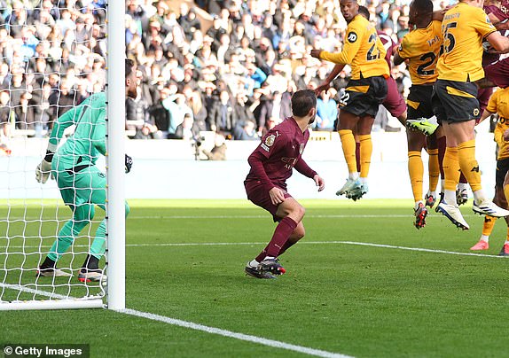 WOLVERHAMPTON, ENGLAND - OCTOBER 20: John Stones of Manchester City scores the winning goal in injury time during the Premier League match between Wolverhampton Wanderers FC and Manchester City FC at Molineux on October 20, 2024 in Wolverhampton, England. (Photo by Marc Atkins/Getty Images)