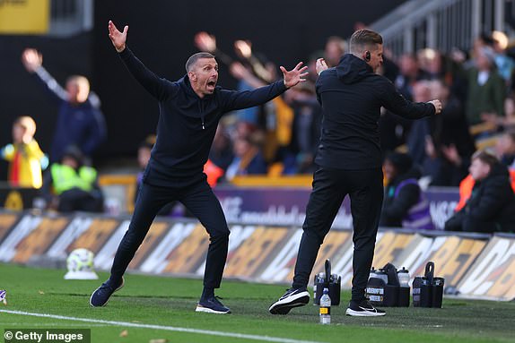 WOLVERHAMPTON, ENGLAND - OCTOBER 20: Gary O'Neil manager / head coach of Wolverhampton Wanderers and Assistant Tim Jenkins react as Pep Guardiola manager of Manchester City looks on during the Premier League match between Wolverhampton Wanderers FC and Manchester City FC at Molineux on October 20, 2024 in Wolverhampton, England. (Photo by Marc Atkins/Getty Images)