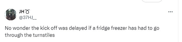 Another user responded to her post and brutally called her a 'fridge freezer'