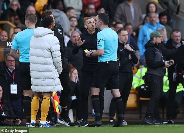 O'Neil was incensed after the goal was eventually awarded despite an initial offside decision