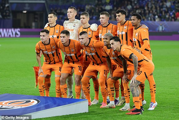 GELSENKIRCHEN, GERMANY - OCTOBER 2: Players of Donezk line up for a team picture ahead of  the UEFA Champions League 2024/25 League Phase MD2 match between FC Shakhtar Donetsk and Atalanta BC at Arena AufSchalke on October 2, 2024 in Gelsenkirchen, Germany. (Photo by JÃ¼rgen Fromme - firo sportphoto/Getty Images)