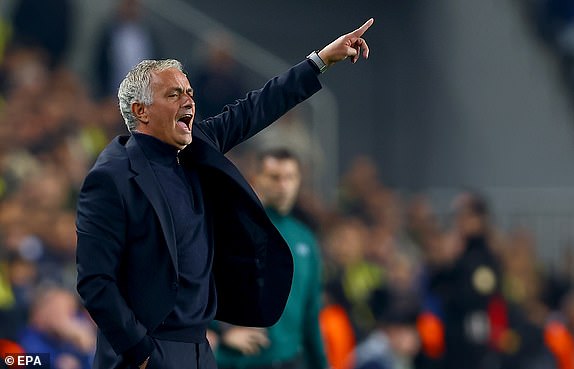 epa11681078 Fenerbahce head coach Jose Mourinho gestures on the touchline during the UEFA Europa League soccer match between Fenerbahce SK and Manchester United, in Istanbul, Turkey, 24 October 2024.  EPA/TOLGA BOZOGLU