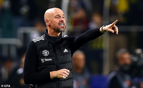 epa11681067 Manchester United manager Erik ten Hag gestures on the touchline during the UEFA Europa League soccer match between Fenerbahce SK and Manchester United, in Istanbul, Turkey, 24 October 2024.  EPA/TOLGA BOZOGLU