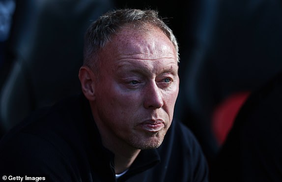 SOUTHAMPTON, ENGLAND - OCTOBER 19: Steve Cooper, Manager of Leicester City, looks onduring the Premier League match between Southampton FC and Leicester City FC at St Mary's Stadium on October 19, 2024 in Southampton, England. (Photo by Ryan Pierse/Getty Images)