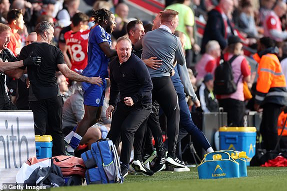 SOUTHAMPTON, ENGLAND - OCTOBER 19: Steve Cooper, Manager of Leicester City, celebrates after Jordan Ayew of Leicester City (not pictured) scores his team's third goal during the Premier League match between Southampton FC and Leicester City FC at St Mary's Stadium on October 19, 2024 in Southampton, England. (Photo by Ryan Pierse/Getty Images)