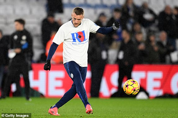 LEICESTER, ENGLAND - OCTOBER 25: Jamie Vardy of Leicester City warms up wearing a shirt supporting The Royal British Legion's Poppy Appeal ahead of Remembrance Day prior to the Premier League match between Leicester City FC and Nottingham Forest FC at The King Power Stadium on October 25, 2024 in Leicester, England. (Photo by Michael Regan/Getty Images)