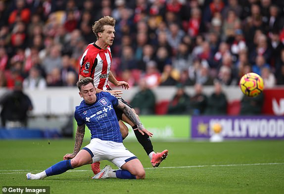 BRENTFORD, ENGLAND - OCTOBER 26: Sammie Szmodics of Ipswich Town scores his team's first goal during the Premier League match between Brentford FC and Ipswich Town FC at Gtech Community Stadium on October 26, 2024 in Brentford, England. (Photo by Alex Pantling/Getty Images)