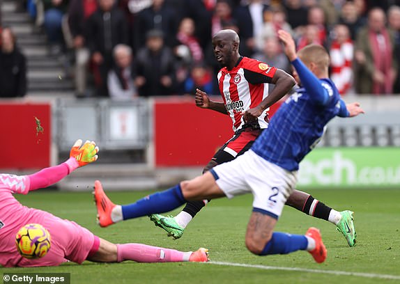 BRENTFORD, ENGLAND - OCTOBER 26: Yoane Wissa of Brentford takes a shot before Harry Clarke of Ipswich Town (right) goes on to score an own goal and Brentford's second during the Premier League match between Brentford FC and Ipswich Town FC at Gtech Community Stadium on October 26, 2024 in Brentford, England. (Photo by Ryan Pierse/Getty Images)