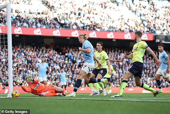 MANCHESTER, ENGLAND - OCTOBER 26: Erling Haaland of Manchester City shoots and misses during the Premier League match between Manchester City FC and Southampton FC at Etihad Stadium on October 26, 2024 in Manchester, England. (Photo by Carl Recine/Getty Images)