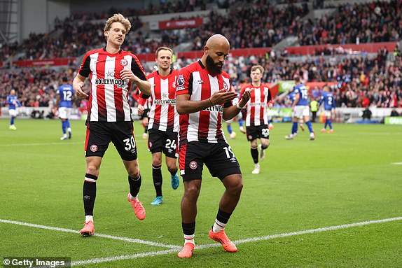 BRENTFORD, ENGLAND - OCTOBER 26: Bryan Mbeumo of Brentford celebrates after scoring his team's third goal from the penalty spot during the Premier League match between Brentford FC and Ipswich Town FC at Gtech Community Stadium on October 26, 2024 in Brentford, England. (Photo by Alex Pantling/Getty Images)