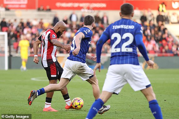 BRENTFORD, ENGLAND - OCTOBER 26: Bryan Mbeumo of Brentford scores his team's fourth goal during the Premier League match between Brentford FC and Ipswich Town FC at Gtech Community Stadium on October 26, 2024 in Brentford, England. (Photo by Alex Pantling/Getty Images)