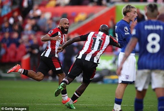 BRENTFORD, ENGLAND - OCTOBER 26: Bryan Mbeumo of Brentford celebrates scoring his team's fourth goal during the Premier League match between Brentford FC and Ipswich Town FC at Gtech Community Stadium on October 26, 2024 in Brentford, England. (Photo by Alex Pantling/Getty Images)