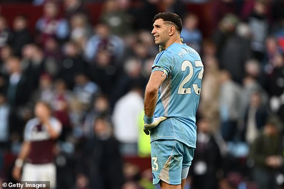 BIRMINGHAM, ENGLAND - OCTOBER 26: Emiliano Martinez of Aston Villa reacts following AFC Bournemouth's first goal, scored by Evanilson (not pictured) during the Premier League match between Aston Villa FC and AFC Bournemouth at Villa Park on October 26, 2024 in Birmingham, England. (Photo by Dan Mullan/Getty Images)