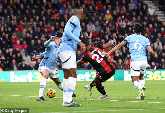 BOURNEMOUTH, ENGLAND - NOVEMBER 02: Antoine Semenyo of AFC Bournemouth scores his team's first goal during the Premier League match between AFC Bournemouth and Manchester City FC at Vitality Stadium on November 02, 2024 in Bournemouth, England. (Photo by Alex Pantling/Getty Images)