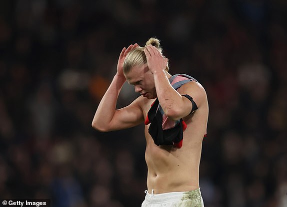 BOURNEMOUTH, ENGLAND - NOVEMBER 02: A dejected looking Erling Haaland of Manchester City walks off after  the Premier League match between AFC Bournemouth and Manchester City FC at Vitality Stadium on November 02, 2024 in Bournemouth, England. (Photo by Catherine Ivill - AMA/Getty Images)