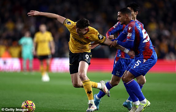 WOLVERHAMPTON, ENGLAND - NOVEMBER 02: Joergen Strand Larsen of Wolverhampton Wanderers is challenged by Maxence Lacroix of Crystal Palace during the Premier League match between Wolverhampton Wanderers FC and Crystal Palace FC at Molineux on November 02, 2024 in Wolverhampton, England. (Photo by Naomi Baker/Getty Images)