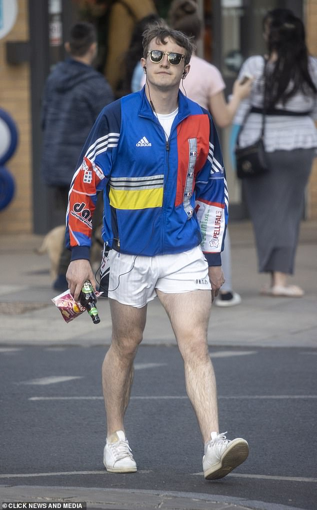 The contenders all dressed in what has become known as Paul's signature look: white sports shorts and a pair of headphones