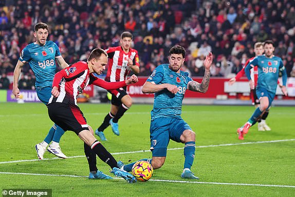 BRENTFORD, ENGLAND - NOVEMBER 09: Mikkel Damsgaard of Brentford scores his team's second goal during the Premier League match between Brentford FC and AFC Bournemouth at Gtech Community Stadium on November 09, 2024 in Brentford, England. (Photo by Marc Atkins/Getty Images)