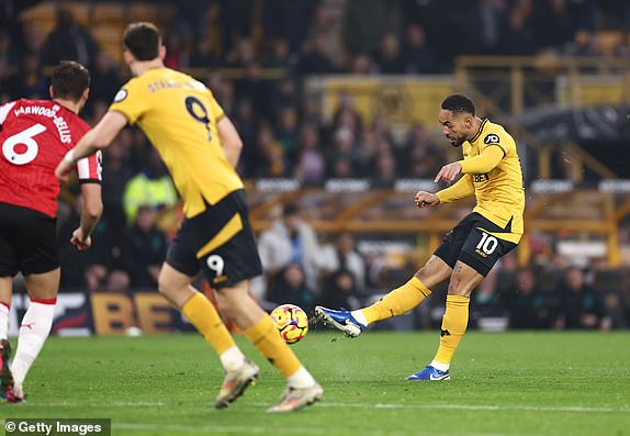 WOLVERHAMPTON, ENGLAND - NOVEMBER 09: Matheus Cunha of Wolverhampton Wanderers scores his team's first goal during the Premier League match between Wolverhampton Wanderers FC and Southampton FC at Molineux on November 09, 2024 in Wolverhampton, England. (Photo by Naomi Baker/Getty Images)