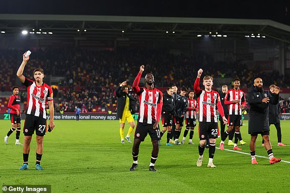 BRENTFORD, ENGLAND - NOVEMBER 09: Vitaly Janelt, Dango Ouattara and James Hill of AFC Bournemouth celebrate victory after the Premier League match between Brentford FC and AFC Bournemouth at Gtech Community Stadium on November 09, 2024 in Brentford, England. (Photo by Marc Atkins/Getty Images)