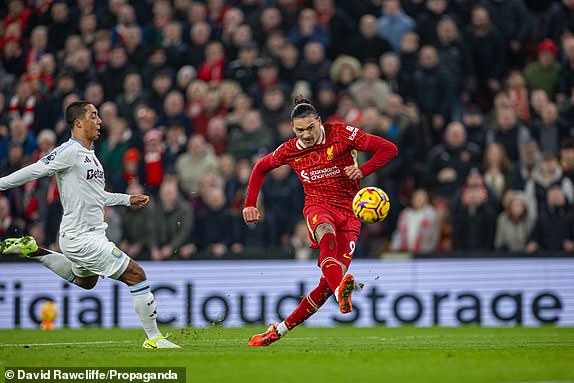 LIVERPOOL, ENGLAND - Saturday, November 9, 2024: Liverpool's Darwin NÃºÃ±ez shoots during the FA Premier League match between Liverpool FC and Aston Villa FC at Anfield. (Photo by David Rawcliffe/Propaganda)