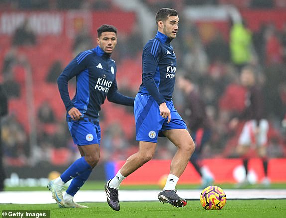 MANCHESTER, ENGLAND - NOVEMBER 10: Harry Winks of Leicester City warms up prior to the Premier League match between Manchester United FC and Leicester City FC at Old Trafford on November 10, 2024 in Manchester, England. (Photo by Michael Regan/Getty Images)