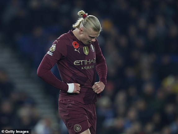 BRIGHTON, ENGLAND - NOVEMBER 9: Erling Haaland of Manchester City looks disappointed & dejected during the Premier League match between Brighton & Hove Albion FC and Manchester City FC at Amex Stadium on November 9, 2024 in Brighton, England. (Photo by Crystal Pix/MB Media/Getty Images)