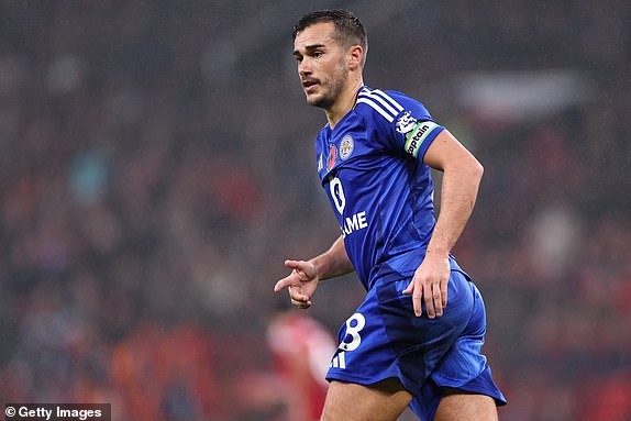 MANCHESTER, ENGLAND - NOVEMBER 10: Harry Winks of Leicester City during the Premier League match between Manchester United FC and Leicester City FC at Old Trafford on November 10, 2024 in Manchester, England. (Photo by Robbie Jay Barratt - AMA/Getty Images)