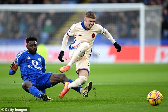 LEICESTER, ENGLAND - NOVEMBER 23: Cole Palmer of Chelsea is fouled by Wilfred Ndidi of Leicester City during the Premier League match between Leicester City FC and Chelsea FC at The King Power Stadium on November 23, 2024 in Leicester, England. (Photo by Michael Regan/Getty Images)